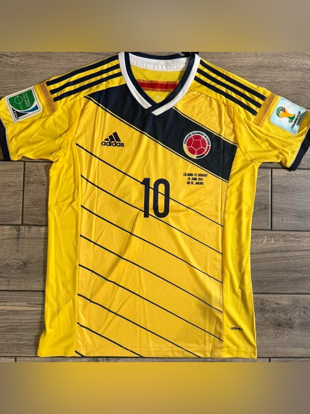 #10 JAMES Colombia 2014 World Cup Home Jersey | Size Medium - Picture 2 of 2